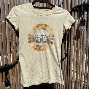Guns N Roses Graphic T-shirt Woman’s Size Medium Soft Yellow